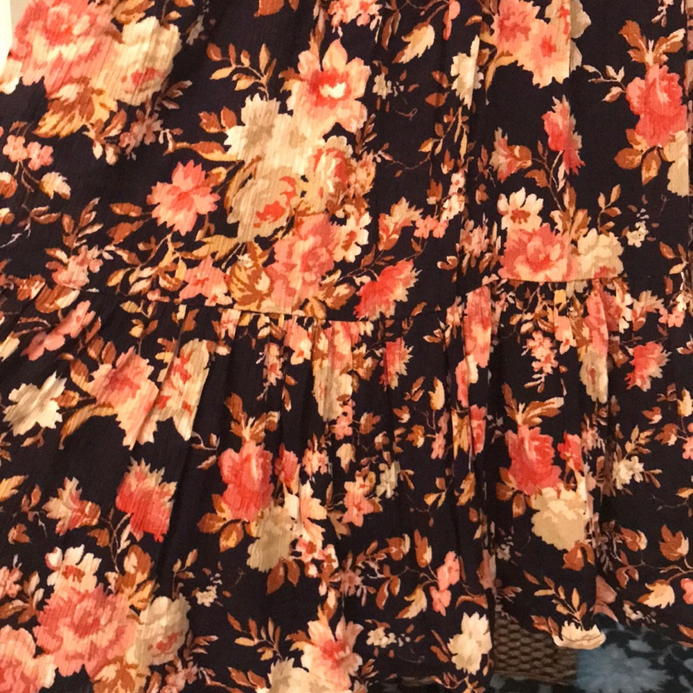 America Eagle 🦅 Outfitters black floral dress - Picture 4 of 4